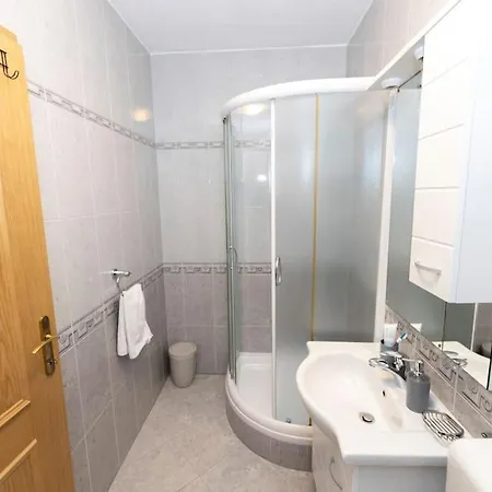 Daire Smile Family Apartment, Garage Free Parking, Centar Located