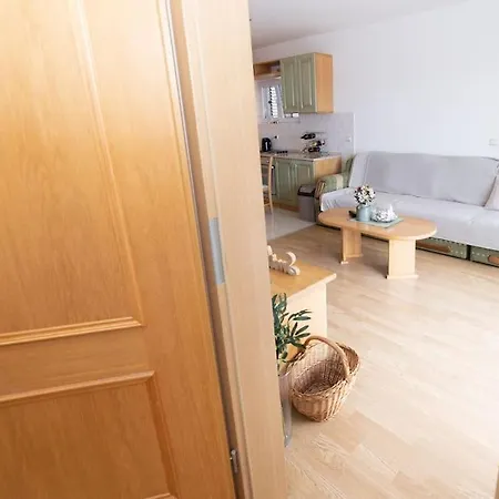 Smile Family Apartment, Garage Free Parking, Centar Located Daire *