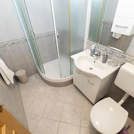 Daire Smile Family Apartment, Garage Free Parking, Centar Located *
