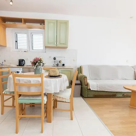 Smile Family Apartment, Garage Free Parking, Centar Located *