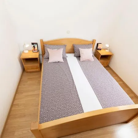 Daire Smile Family Apartment, Garage Free Parking, Centar Located Makarska