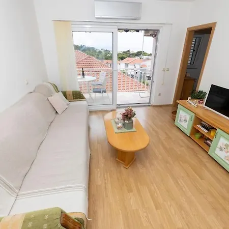 Daire Smile Family Apartment, Garage Free Parking, Centar Located