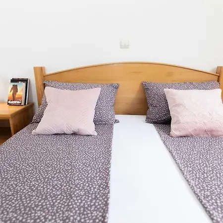 Daire Smile Family Apartment, Garage Free Parking, Centar Located *