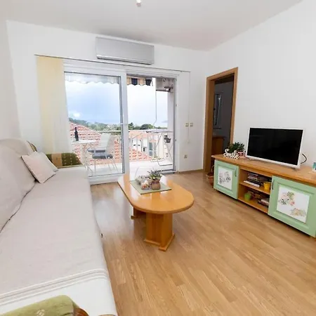 Daire Smile Family Apartment, Garage Free Parking, Centar Located Makarska