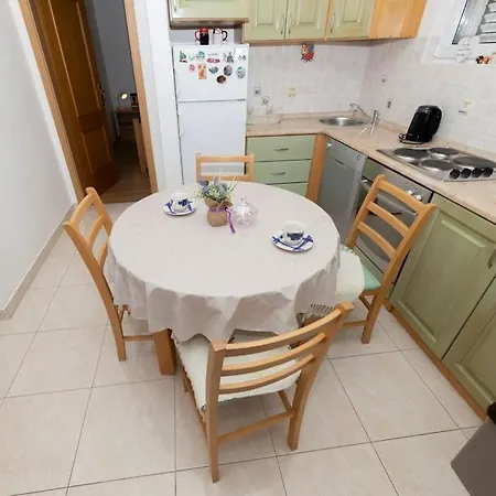 Daire Smile Family Apartment, Garage Free Parking, Centar Located *